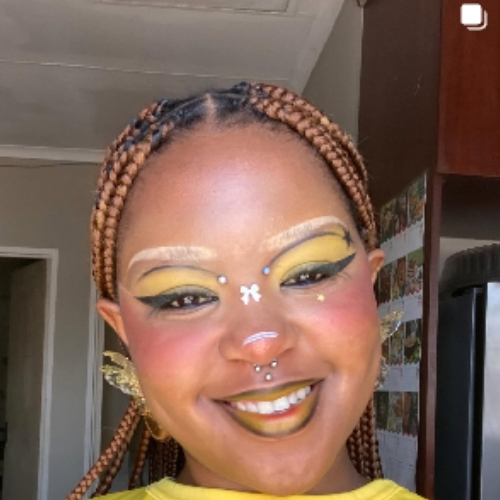Creative yellow eye makeup from MIMIQ’s community gallery